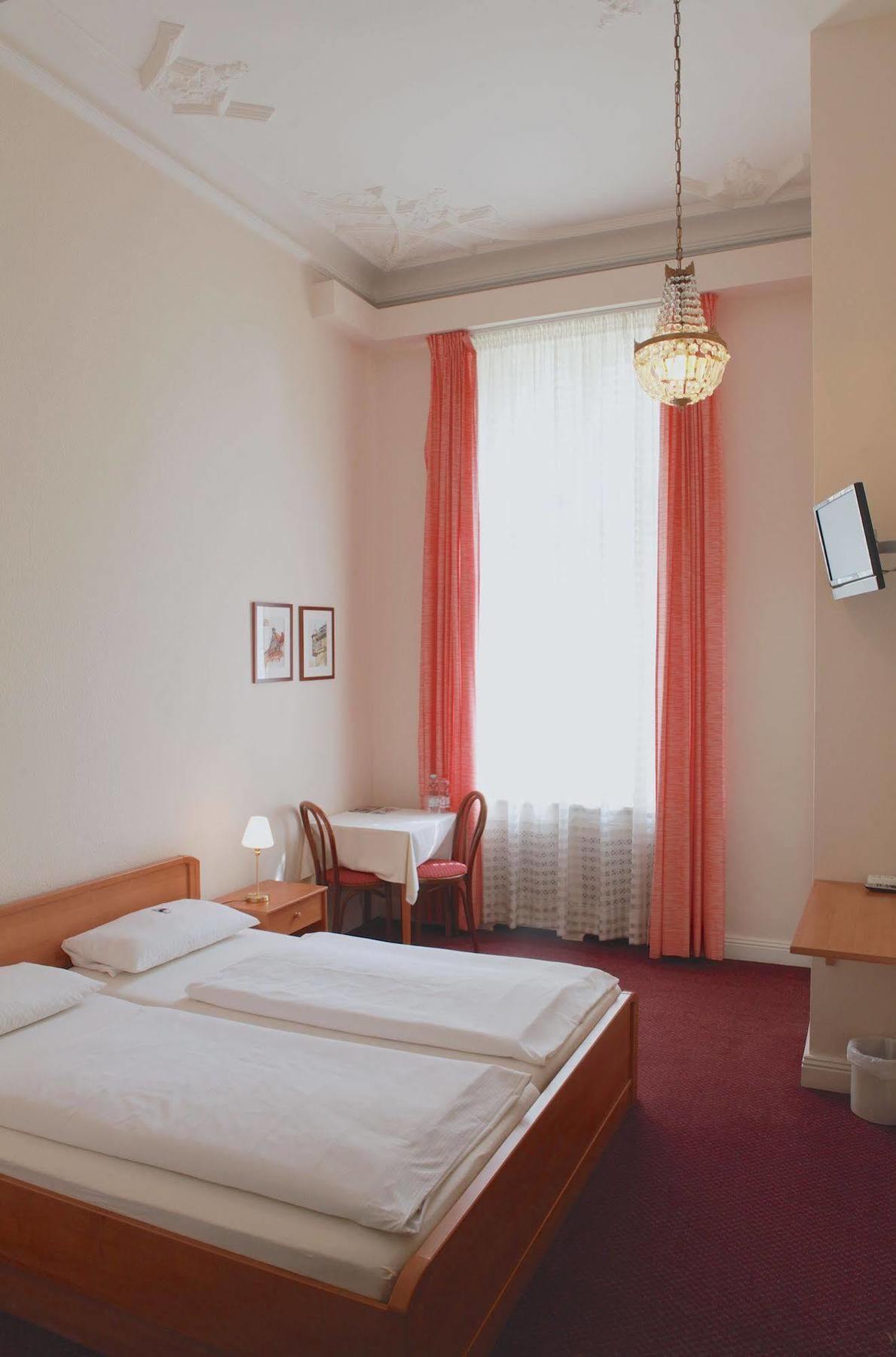 Hotel Pension Fasanenhaus Berlín Exterior foto