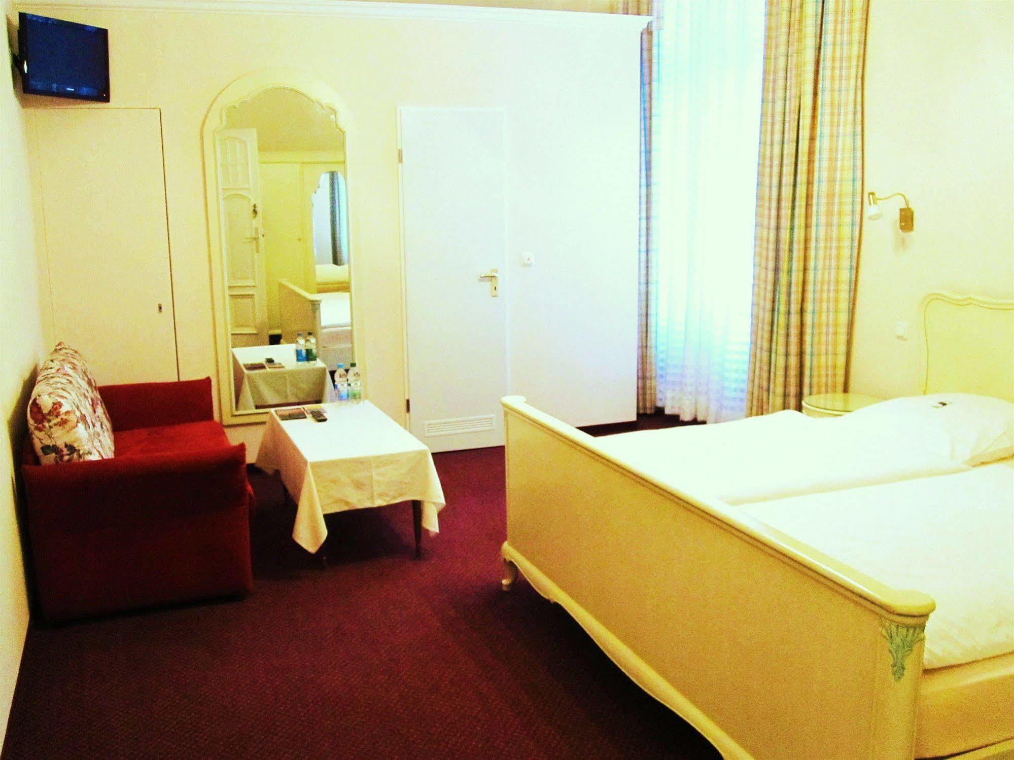 Hotel Pension Fasanenhaus Berlín Exterior foto